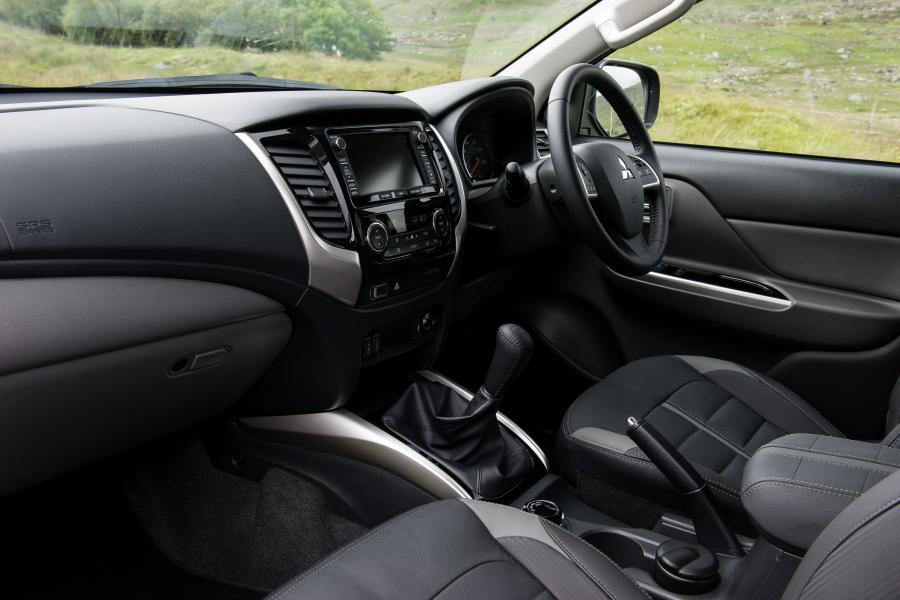  Mitsubishi L200 Double Cab Barbarian 2015 года  (фото 27 из 30)